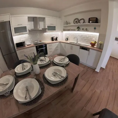 Dream House Alimmatades